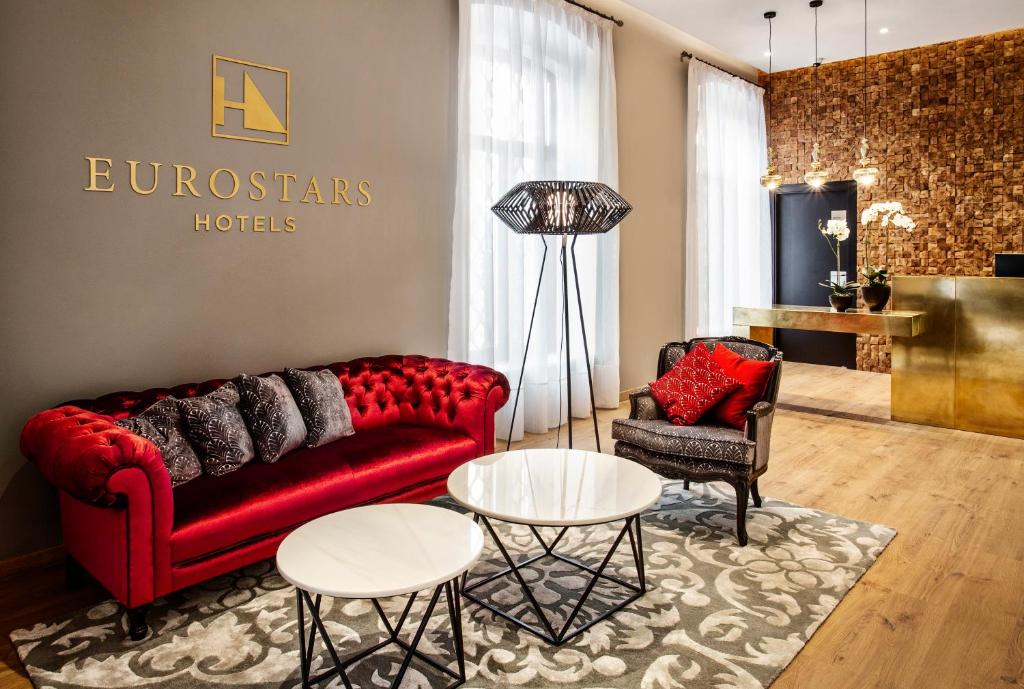 El Eurostars Azahar está situado en Córdoba y ofrece habitaciones con aire acondicionado, centro de fitness, conexión WiFi gratuita y bar.