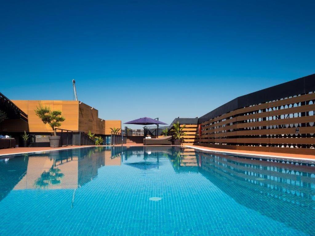 Located on Paseo de la Victoria, in the centre of Córdoba, Eurostars Palace is a modern hotel offering a seasonal rooftop swimming pool with a sun terrace...