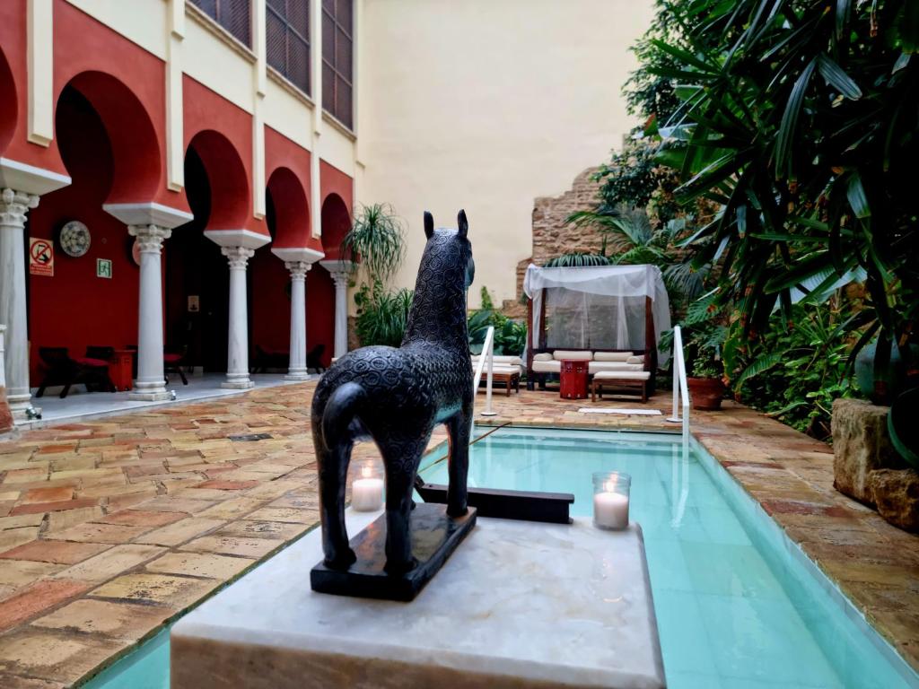 El Hospedería Baños Arabes de Córdoba está situado en Córdoba y ofrece habitaciones con aire acondicionado, terraza, conexión WiFi gratuita y spa y bienestar...