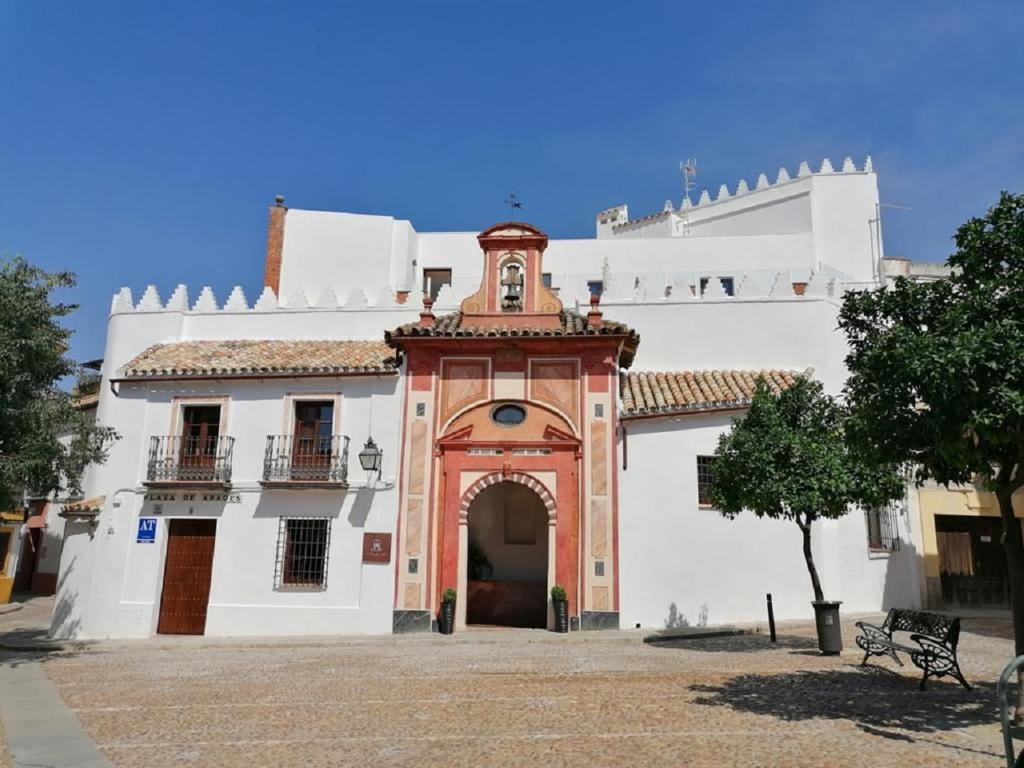 Situado en el centro de Córdoba, La Ermita Suites - Único Hotel Monumento de Córdoba ofrece desayuno buffet y WiFi gratuita en todas las instalaciones.