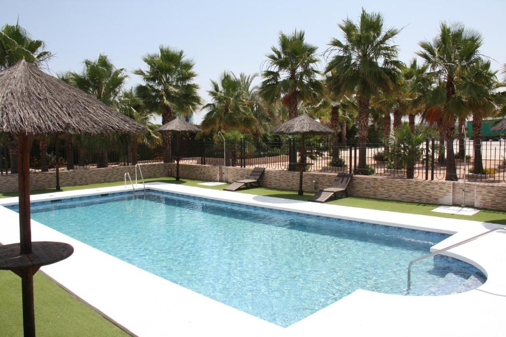 Featuring free WiFi,  Hacienda Guadalquivir offers accommodation in Alcolea, 13 km from Córdoba.  Free private parking is available on site.