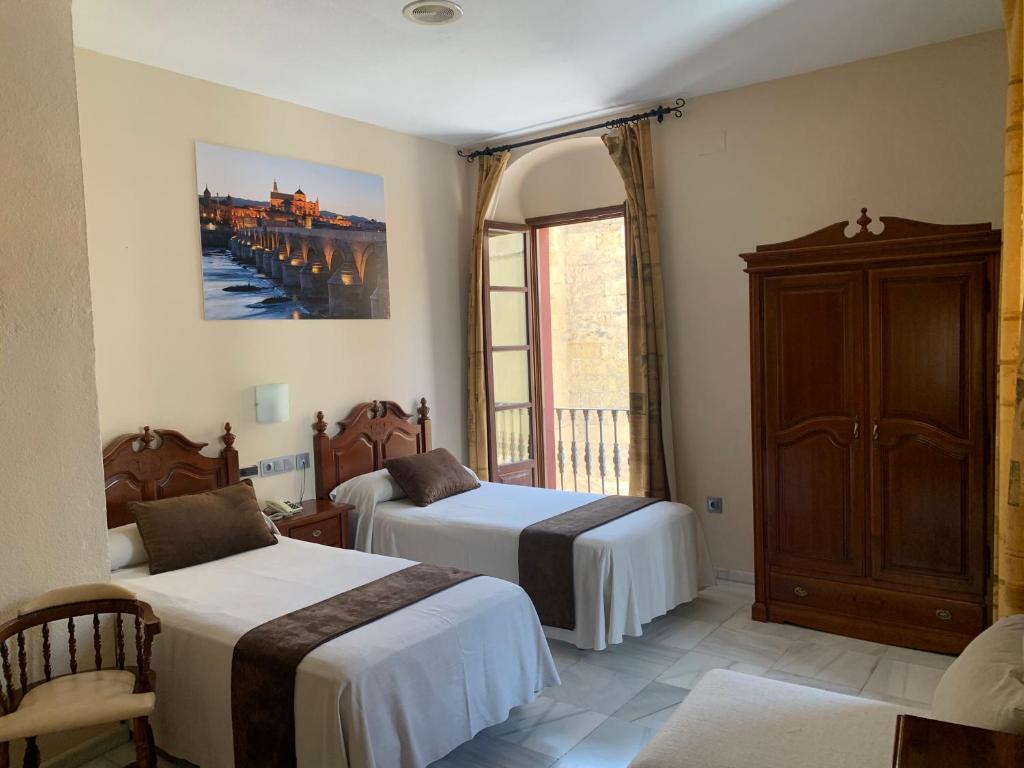 Hotel Casa El Museo de la Mezquita está situado en el corazón del antiguo barrio judío de Córdoba. Las encantadoras habitaciones cuentan con TV y baño privado.