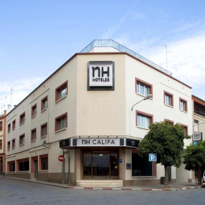 Situated on the edge of the historic Judería district, NH Córdoba Califa offers air-conditioned rooms with free Wi-Fi, a pillow menu and satellite TV.