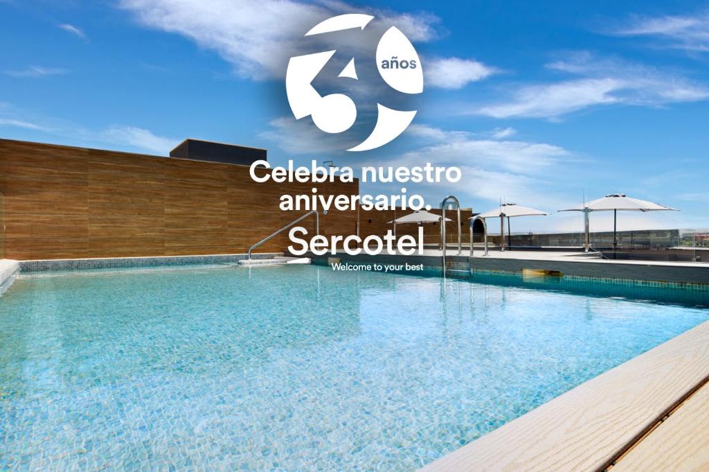 Situat în Córdoba, la 5,2 km de Moscheea Cordoba, Sercotel Córdoba Delicas oferă cazare cu piscină în aer liber sezonieră, parcare privată, parcare...