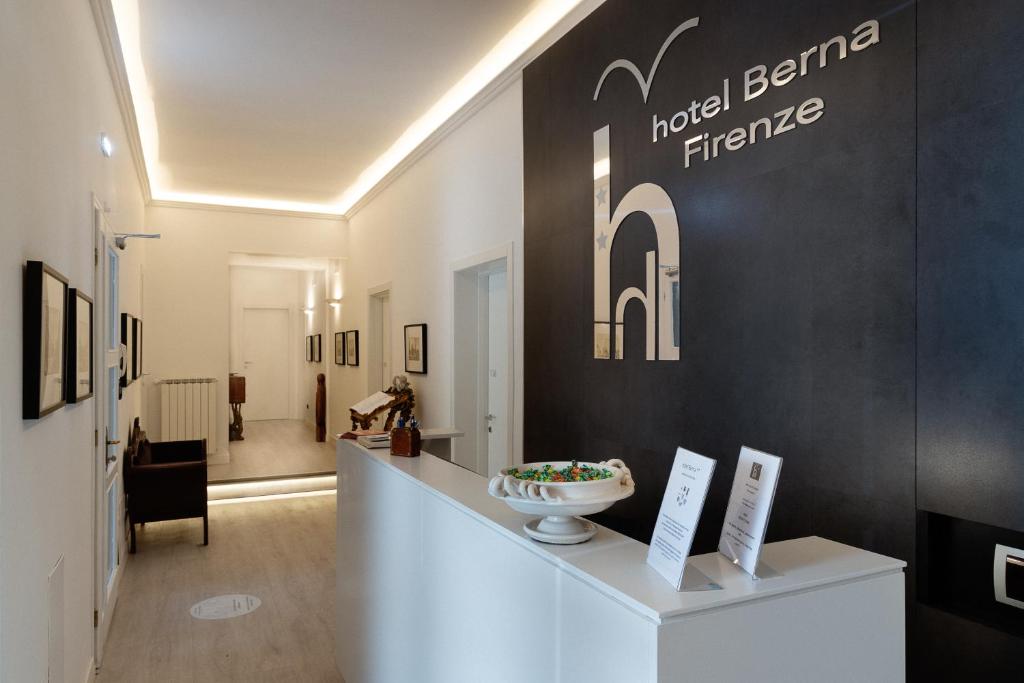 La doar 300 de metri de stația Santa Maria Novella din Florența, Hotelul Berna oferă camere spațioase cu Wi-Fi gratuit, parchet și ceainic electric.