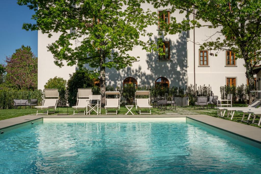 El Villa Neroli, rodeado de un relajante jardín de 6000 m2, está a 10 minutos en coche del centro histórico de Florencia.