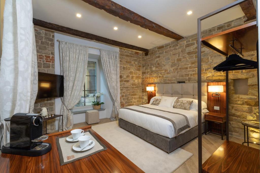 Bine stabilit în centrul Florenţei, Donati Luxury Tower Suites oferă cazare de 5 stele aproape de Piazza della Signoria şi Catedrala Santa Maria...