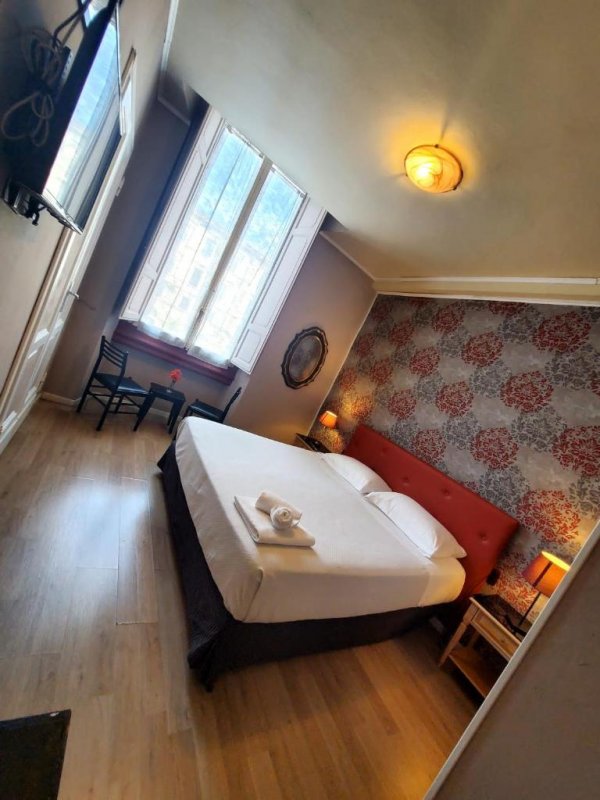 El Hotel Fedora se encuentra a 10 minutos a pie de la estación de Santa Maria Novella y a 500 metros del centro de exposiciones Fortezza Da Basso, en Florencia.