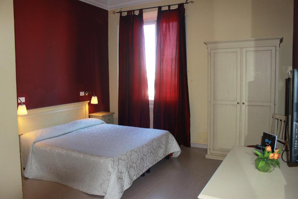 El Hotel Genzianella ofrece un alojamiento agradable para mascotas en Florencia. Todas las habitaciones disponen de TV de pantalla plana con canales vía satélite.