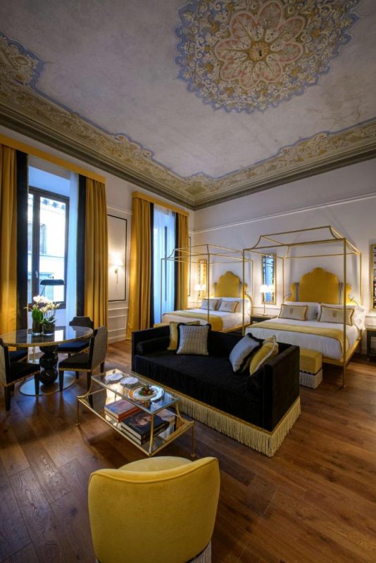 Dotato di una terrazza all'ultimo piano con un bar Champagne e una vista panoramica su Firenze, l'hotel a 5 stelle IL Tornabuoni L'Unbound Collection by Hyatt...
