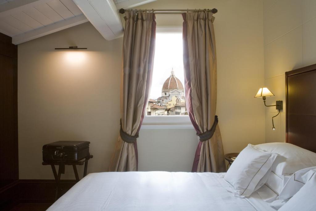 L'Orologio é um hotel de design temático na Piazza Santa Maria Novella. Disponibiliza quartos elegantes com acesso Wi-Fi gratuito e casas de banho em mármore.