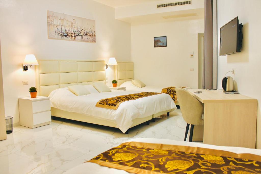 El Hotel 900 Toscana está situado en el centro de Florencia y ofrece habitaciones con aire acondicionado, salón compartido, conexión WiFi gratuita y bar.