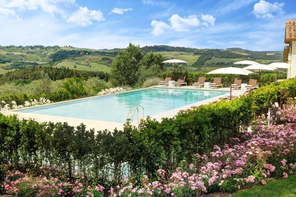 El Villa Le Calvane está situado en Montespertoli, en las colinas con vistas a la región de Chianti.