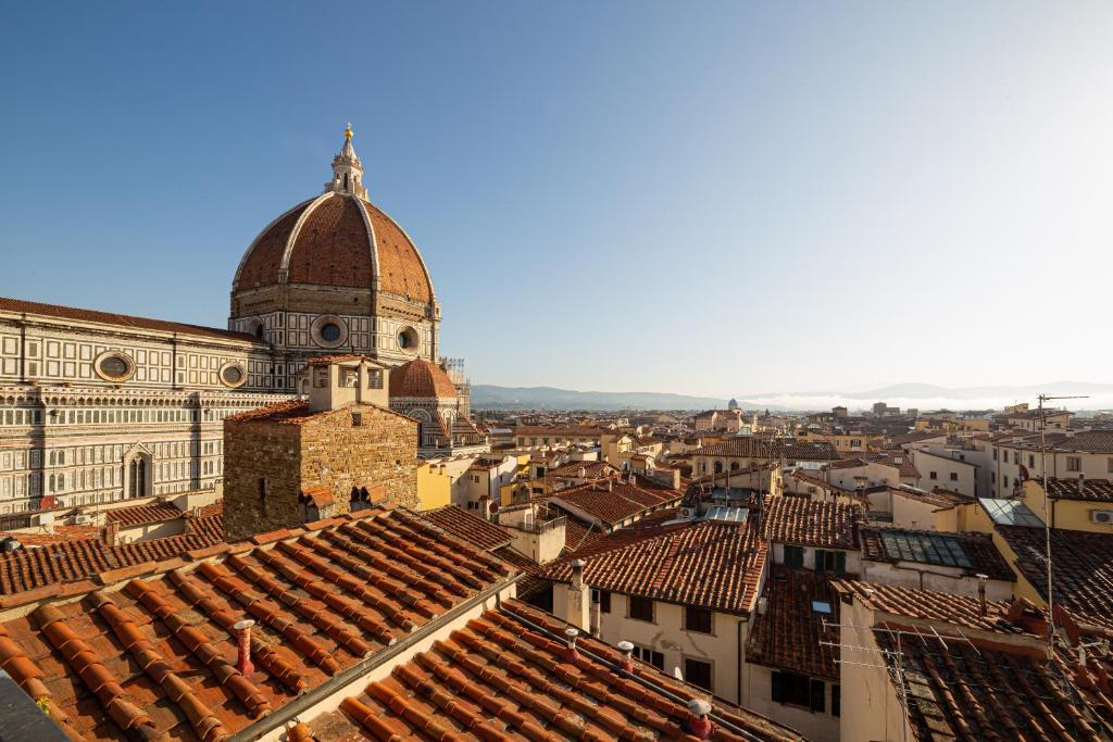 El Hotel Villani ofrece vistas panorámicas de Florencia desde la terraza en la azotea, a pocos pasos de la catedral de Santa Maria del Fiore.