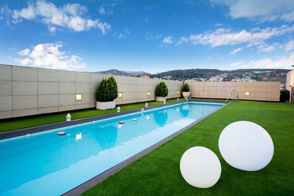 Hotel Andalucía Center is located 200 metres from Granada’s Science Park, 15 minutes' walk from the city centre.