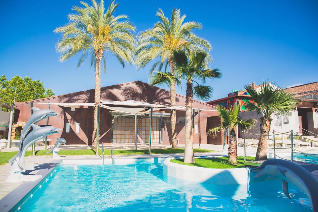 Situated in a residential area, the hotel is just 3 km from the old quarter and ideal for guests looking for a peaceful base away from the hubbub of the...