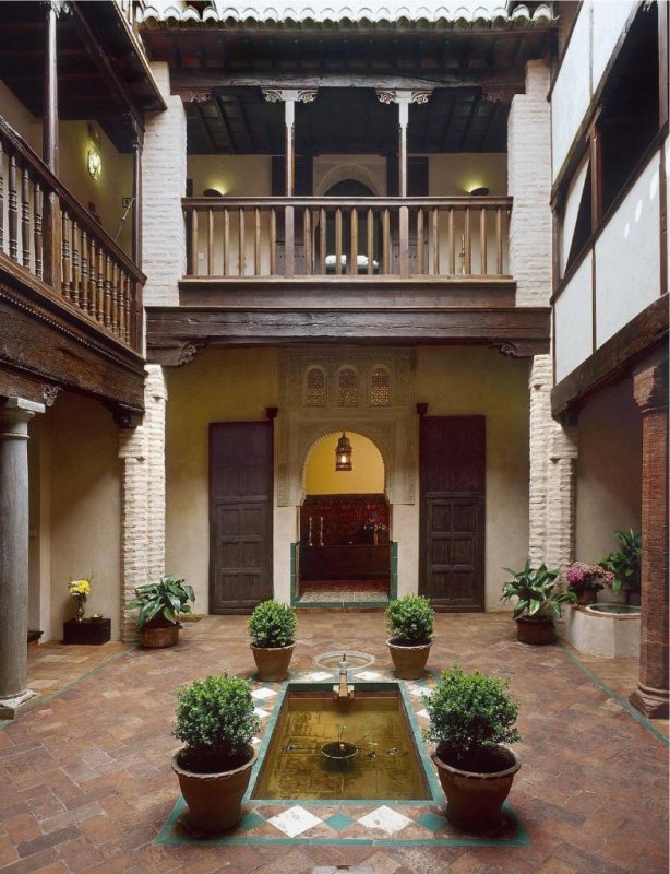 Situated in the historic district of Albayzin, at the foot of the Alhambra, this offers unique accommodation within a noble house dating back to the end of...