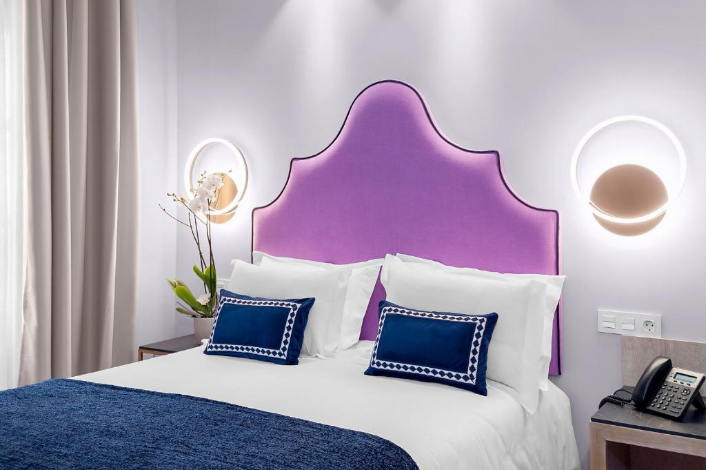 Conveniently located in the Granada City Centre district of Granada, Hotel Casa Palacete Tablas is set 600 metres from Basilica de San Juan de Dios, less...