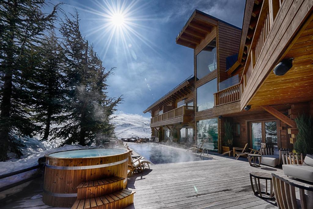 This ski hotel is set in a charming Alpine-style building, surrounded by the impressive mountains and ski runs of Andalusia’s Sierra Nevada.