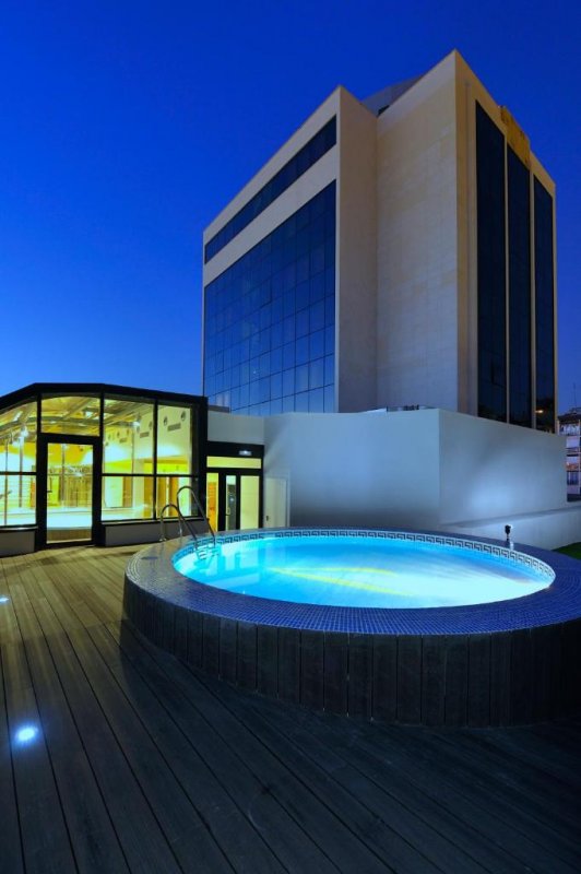 Hotel Tent Granada is located next to Fuente Nueva Park and the University of Granada.