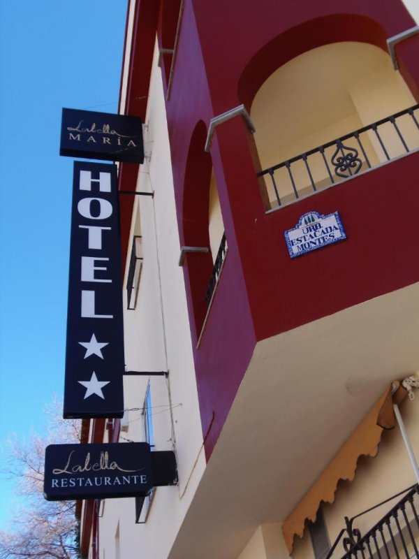 Labella María is located in Pinos Genil, 15 minutes’ drive from central Granada and 30 minutes from the Sierra Nevada Ski Resort.