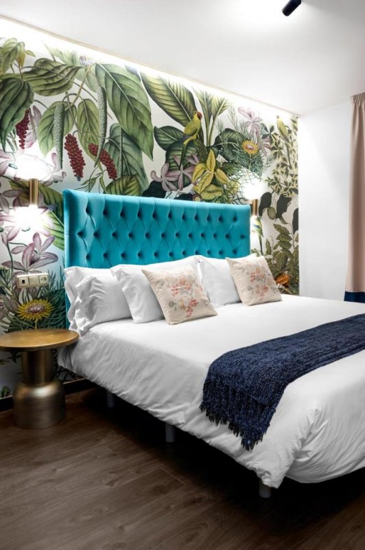 Hotel Los Girasoles is situated in a quiet street in Granada's historic city centre, by the church of San Juan de Dios.