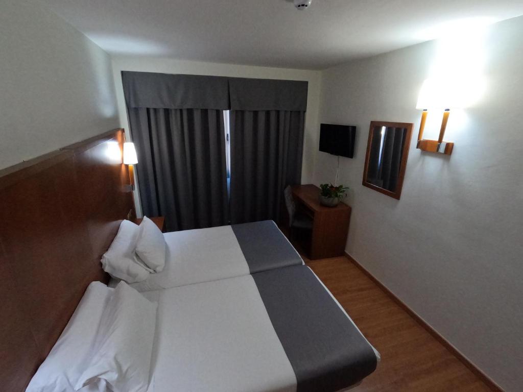 Set by the A-395 Main Road and next to Serrallo Shopping Centre, Hotel Saylu  offers easy access to Granada and the Sierra Nevada.