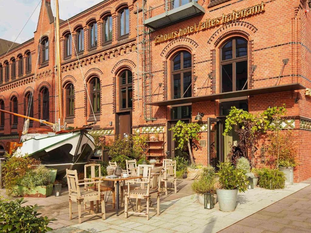 Newly opened in 2016, the uniquely-decorated 25hours Hotel Altes Hafenamt  lies in the HafenCity district of Hamburg.