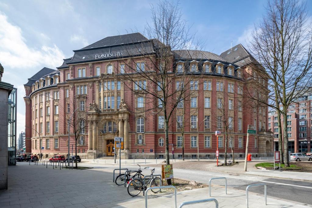 Ideally set in Hamburg, Fraser Suites Hamburg features air-conditioned rooms, a fitness centre, free WiFi and a shared lounge.