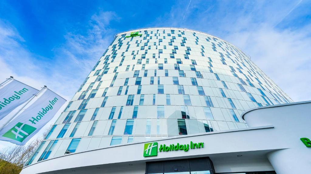 Holiday Inn Hamburg - City Nord by IHG features a fitness centre, garden, a terrace and restaurant in Hamburg.