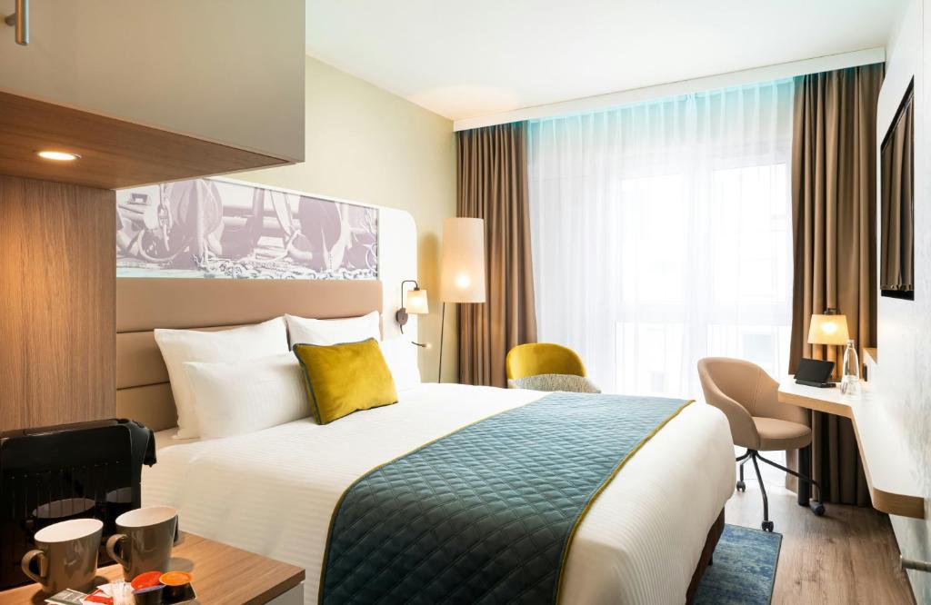 Boasting a bar, Leonardo Hotel Hamburg Altona offers accommodation in Hamburg, 2.6 km from Hamburg-Altona Train Station and 3.7 km from Volksparkstadion.