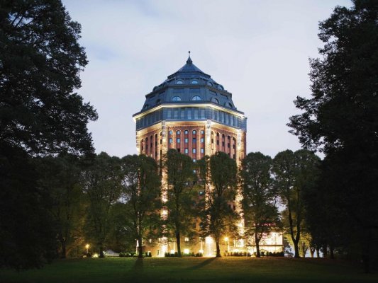 MÖVENPICK Hotel Hamburg City, historischer Wasserturm im Schanzenpark, Hamburg