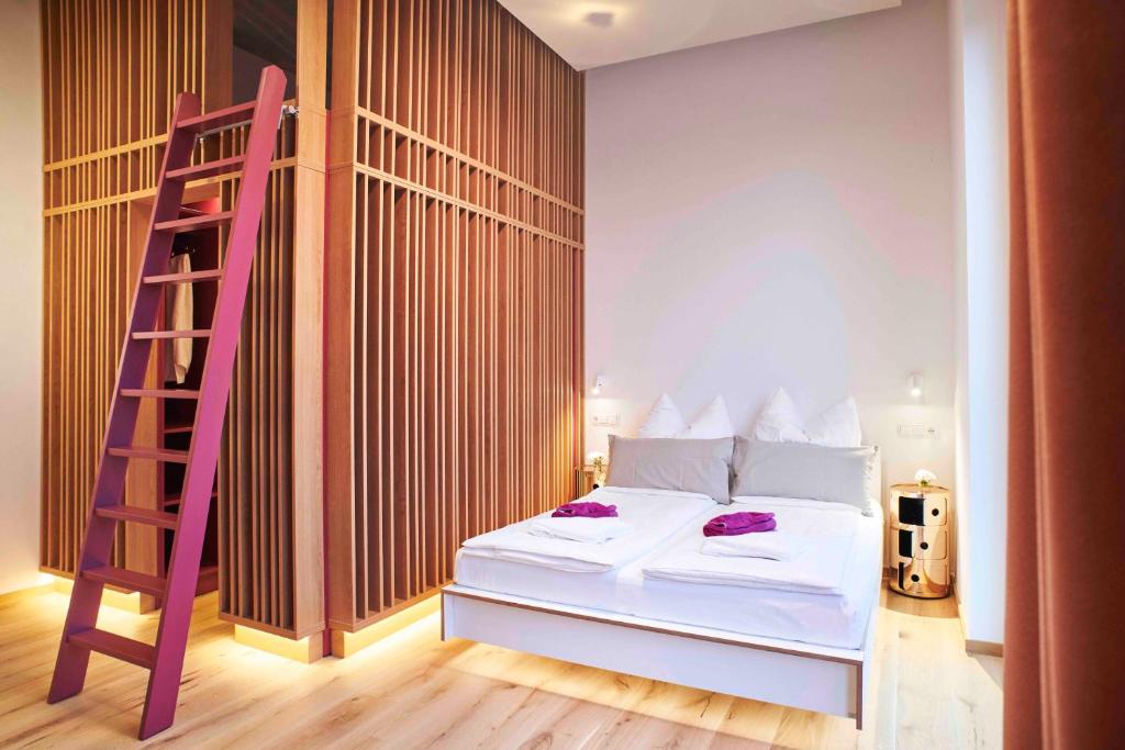 Located in Hamburg, 5.3 km from Inner Alster Lake, Studio Feuerfest - Loft & Design Hotel features views of the city.