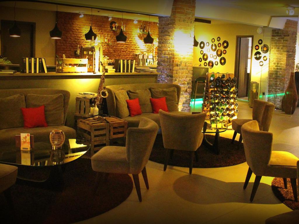 Located in a former school building, the family-run Hotel Volkschule offers comfortable rooms in central Hamburg.