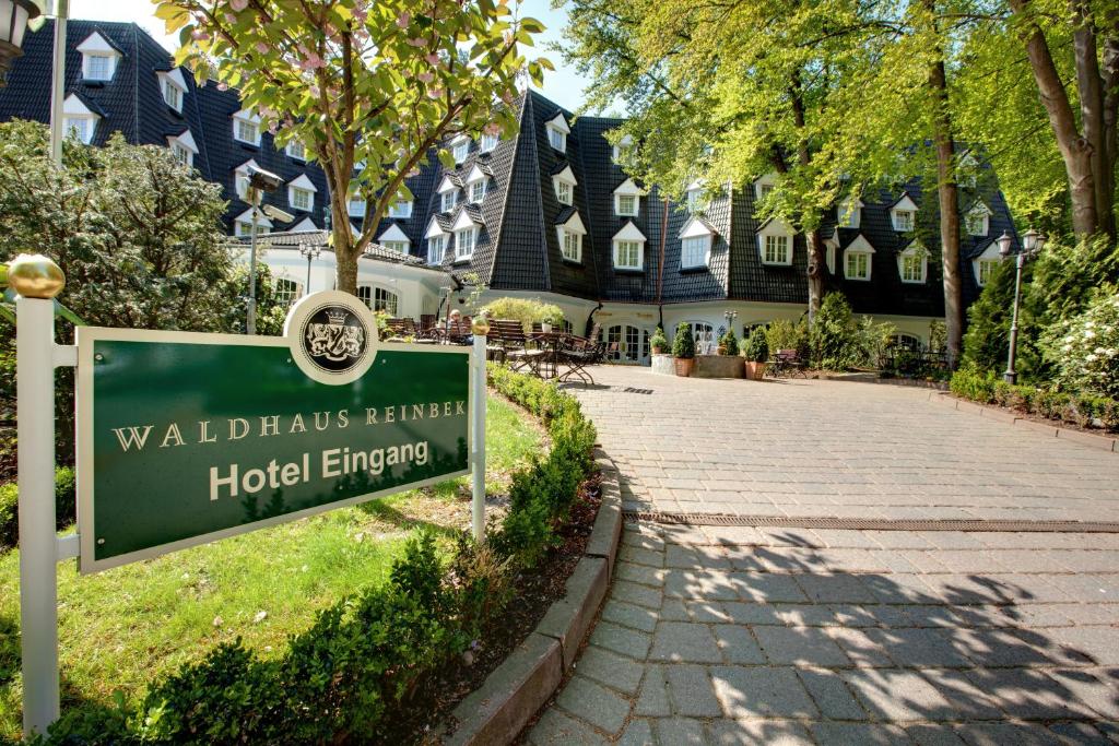 Our privately run house with 49 individual rooms and suites is located on the edge of Schleswig-Holstein's largest forest area, the beautiful Sachsenwald...