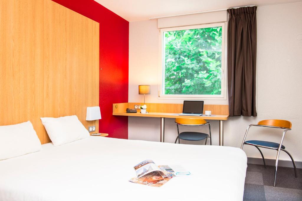 Situado no centro da cidade de La Rochelle, em La Rochelle, a 500 metros do Parc Expo de La Rochelle, o B&B HOTEL La Rochelle Centre dispõe de...