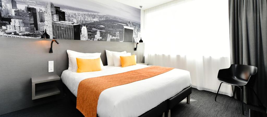 The 4-star Central Park Hôtel & Spa is situated a 10-minute walk from the heart of La Rochelle, within walking distance from the beach, and next to the Old...