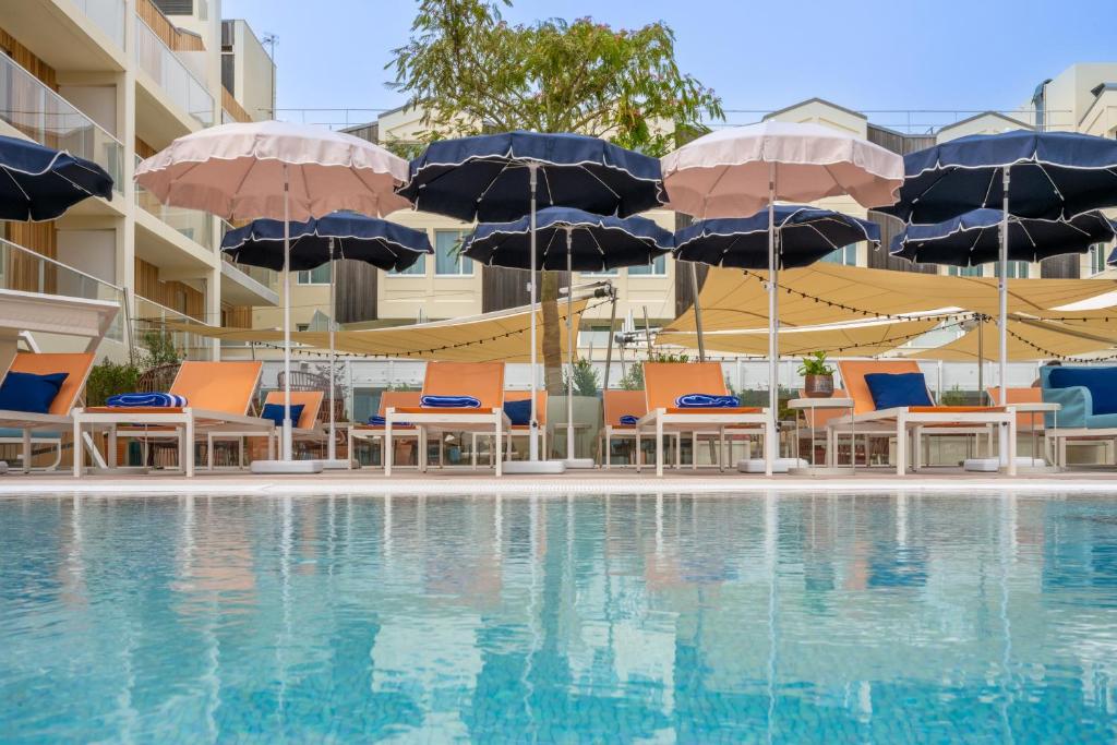 Completamente renovado, el hotel Mercure La Rochelle Vieux-Port le da la bienvenida para estancias de negocios o de ocio.