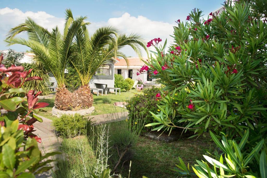 El Motel Saint Georges d'Oléron, situado en el corazón de la isla de Oléron, a 2 km de la playa de Plaisance, ofrece habitaciones sencillas con vistas al patio y...