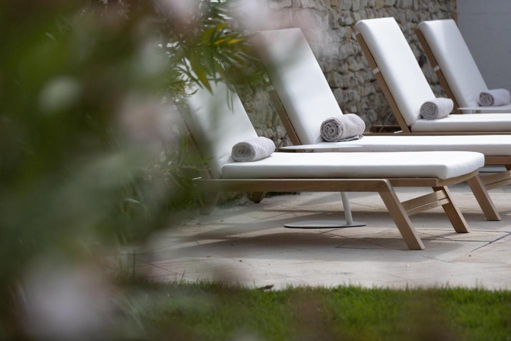 El Villa Clarisse & Spa by Olivier Claire se encuentra a solo 60 metros del puerto y del puerto deportivo Saint-Martin, en una zona céntrica, y ofrece...