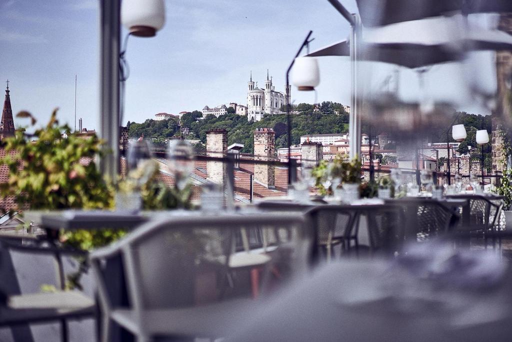 Situata nel centro di Lione, la Maison Nô - Hôtel et Rooftop offre una sauna e un centro fitness.