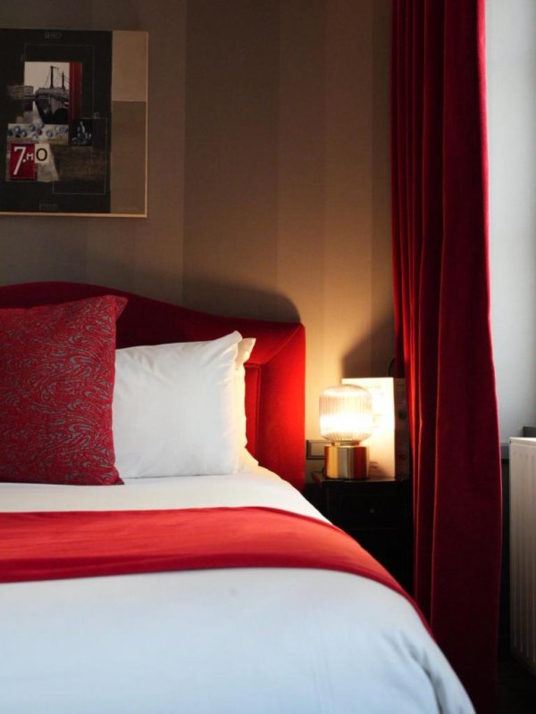 Situé dans le centre historique de Lyon, à proximité des rues piétonnes, l'hôtel Alexandra propose un hébergement 4 étoiles avec réception ouverte 24h...
