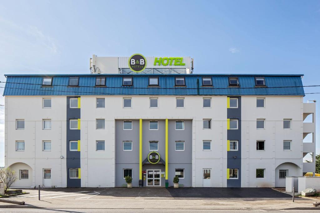 O B&B HOTEL Lyon Grand Stade Meyzieu oferece alojamento acessível em Meyzieu. Está disponível acesso Wi-Fi gratuito e estacionamento privado gratuito no local.