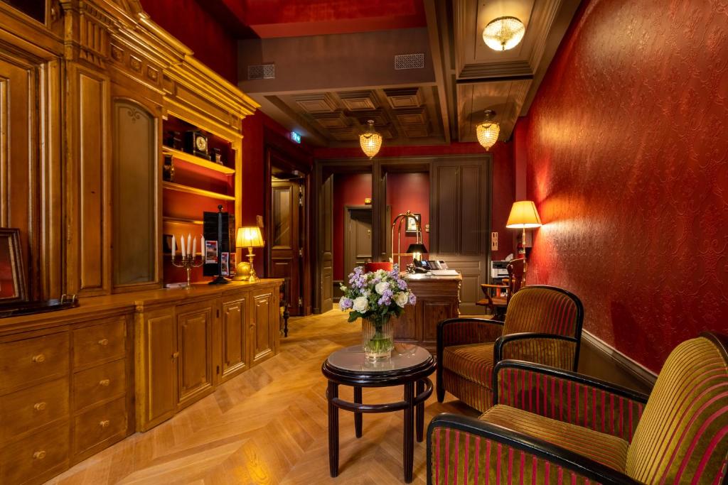 Bayard Bellecour, an authentic historical house in the heart of the town. Enjoy all the modern comforts in a traditionally decorated building.