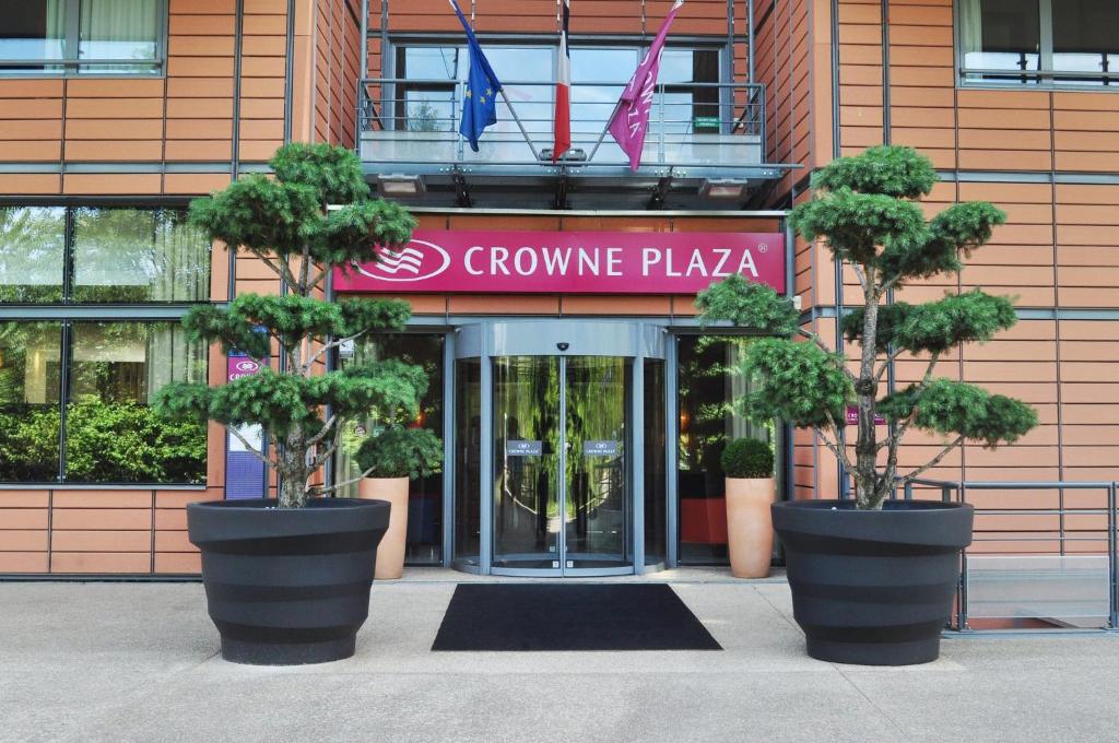 Willkommen im Crowne Plaza Lyon Hotel, wo Geselligkeit und Komfort zusammenkommen, um Ihnen ein unvergessliches Erlebnis zu bieten.