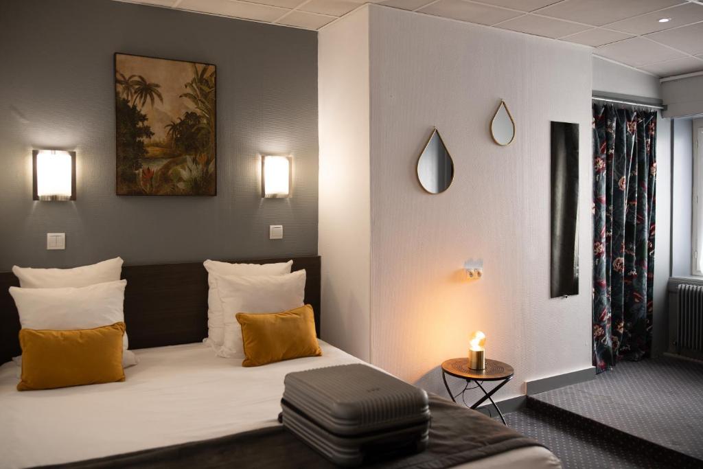 Located in Lyon, a short walk from Perrache TGV Train Station, Hotel de Normandie offers accommodation with a 24-hour reception and free WiFi.