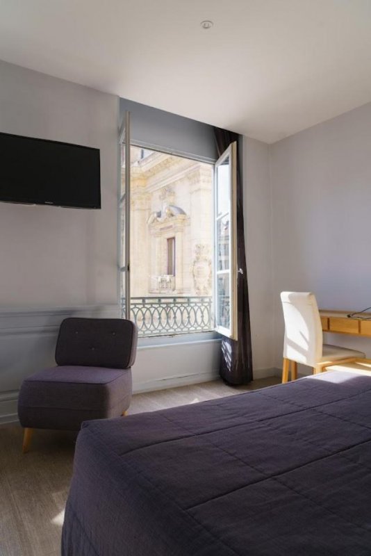 Hotel du Théatre offers en suite accommodation in the centre of Lyon between the Rhone and Saone Rivers, 1 km from Lyon's Opera House and the Musée des...