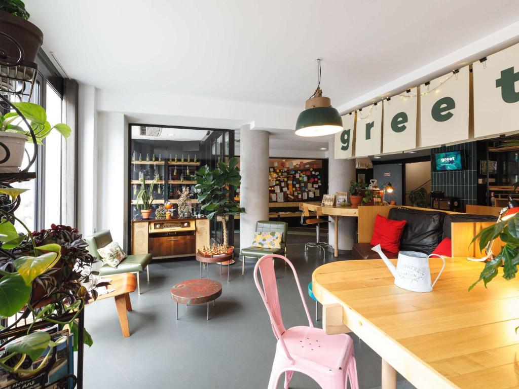 Com um terraço, um restaurante e um bar, o Greet Hotel Lyon Confluence disponibiliza acomodações com acesso Wi-Fi gratuito na área de Lyon Presqu'île, a 18 minutos a pé...