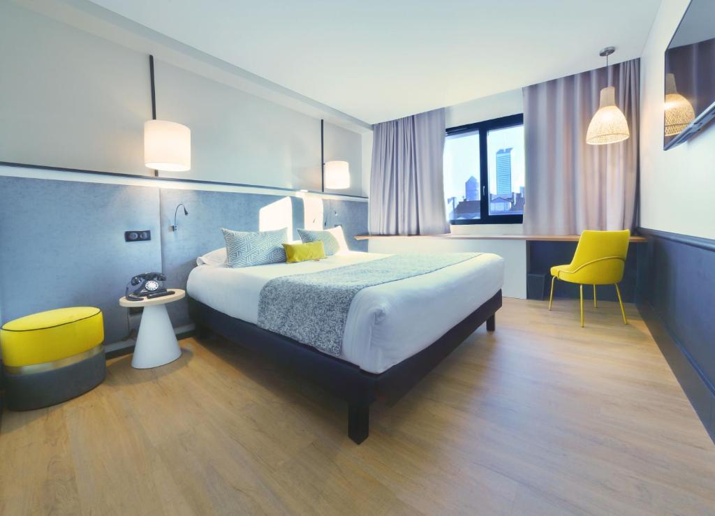Hôtel Le Roosevelt Lyon offers accommodation with a 24-hour front desk and free WiFi in Lyon. The nearest metro station is located a 5-minute walk away.