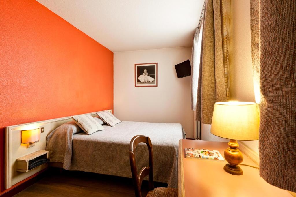 Das Hotel le Lumiere liegt nur 450 m vom U-Bahnhof Sans Souci entfernt und bietet direkte Verbindungen zum historischen Zentrum von Lyon.